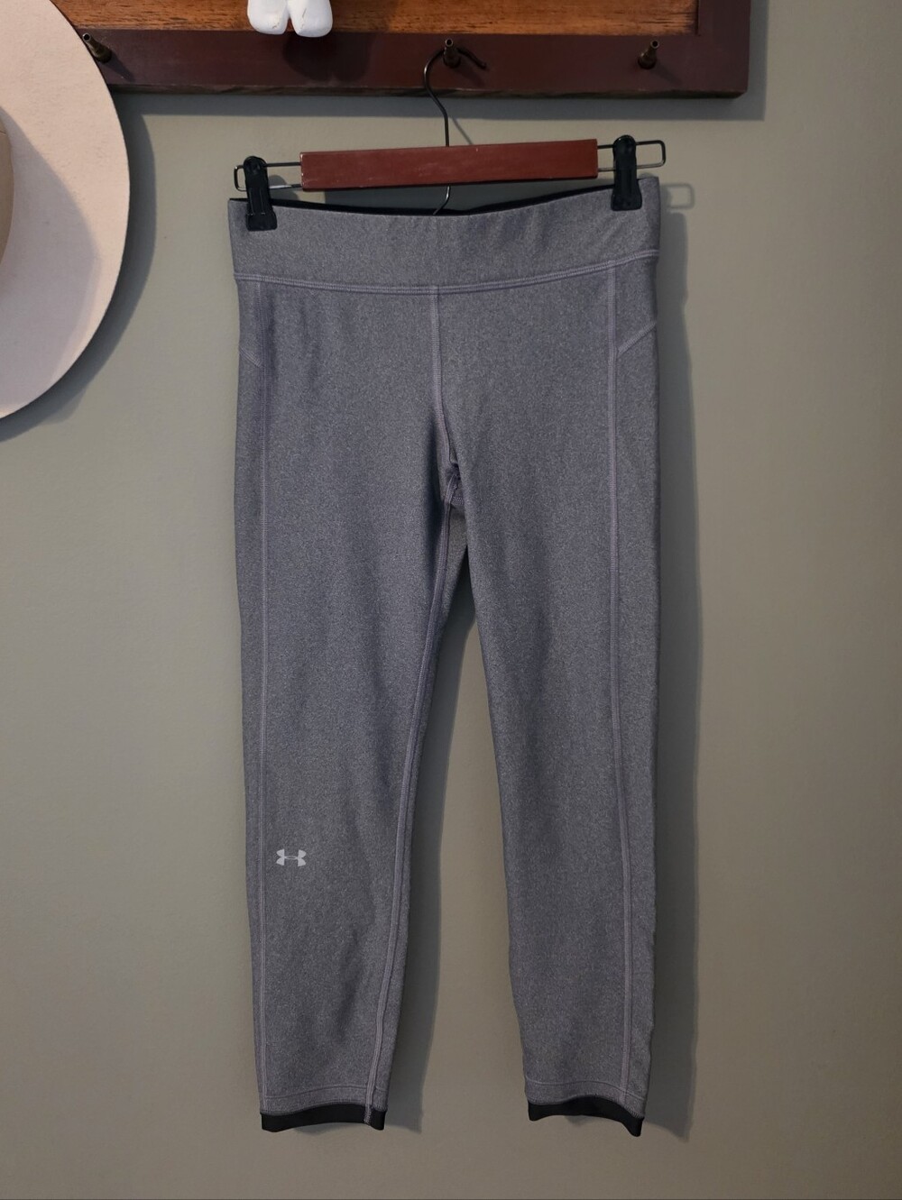 Under Armour Compression Crop Gray Leggings Athleisure Activewear Gym Workout